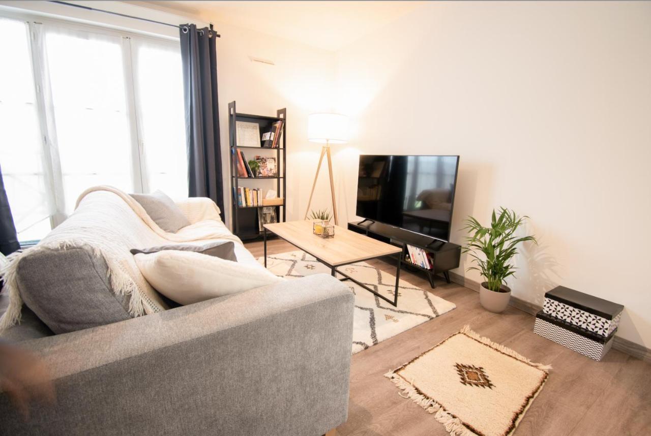Joli Studio Tout Confort A 2 Pas De La Gare Poissy Exteriér fotografie